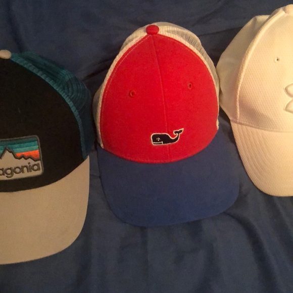 Under armor polo Patagonia and vineyard vines hats - Picture 4 of 5